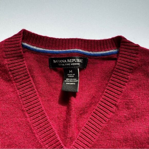 Banana Republic Merino Wool Red V-Neck Sweater Size Medium - Picture 3 of 7